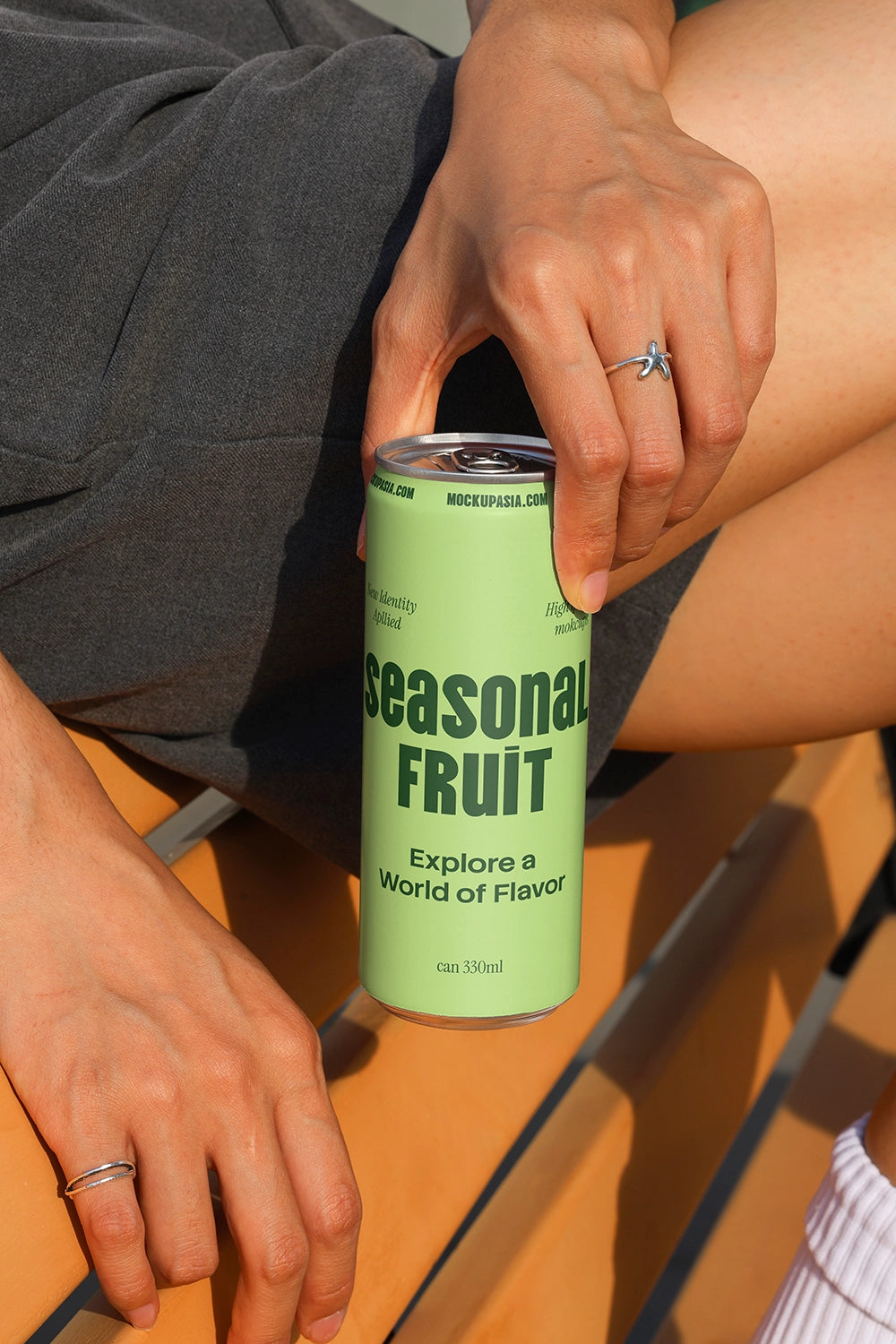 Minimal soda can mockup with close-up composition for modern beverage packaging presentation