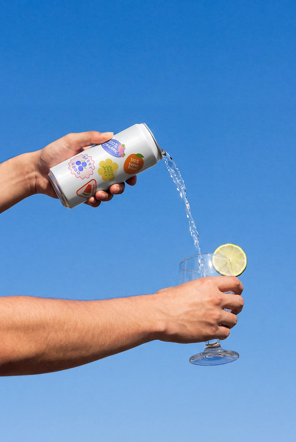 Drink can packaging mockup with hand, pouring liquid and blue background