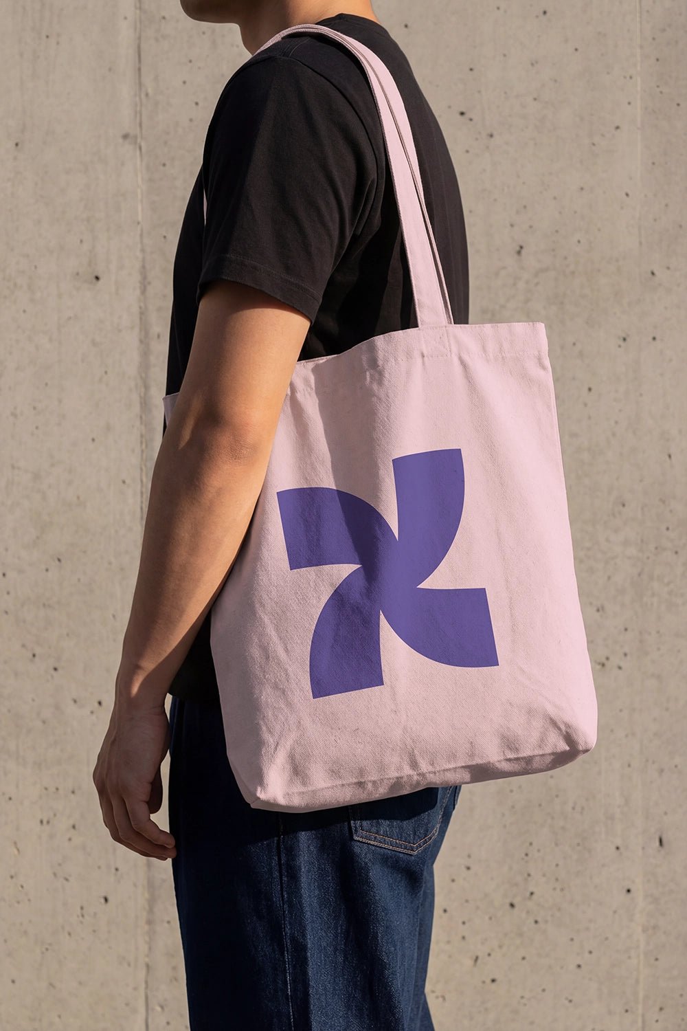 Realistic shoulder canvas tote bag mockup for lifestyle branding