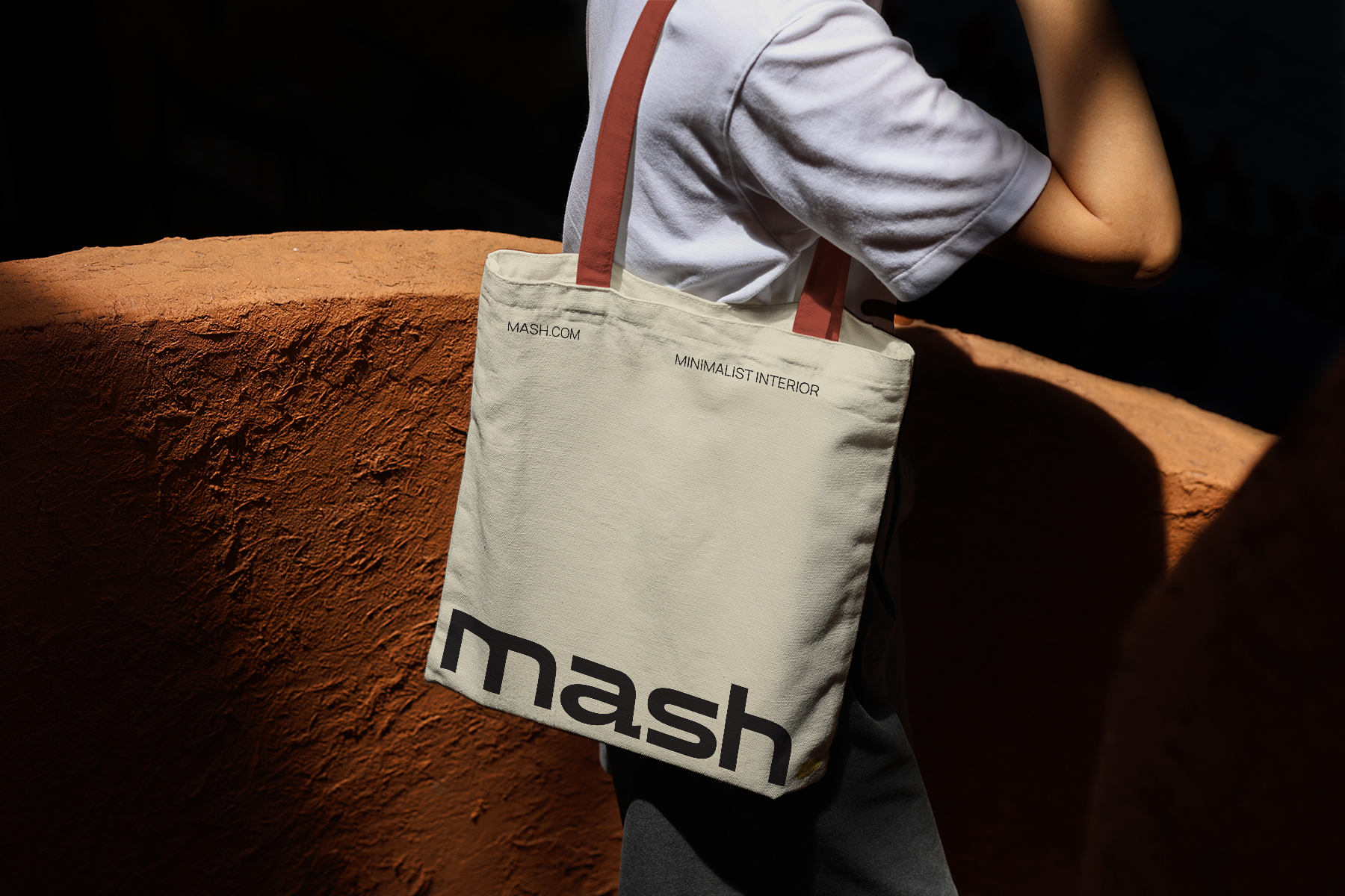 canvas tote bag mockup on shoulder with outdoor lighting, lifestyle fashion presentation